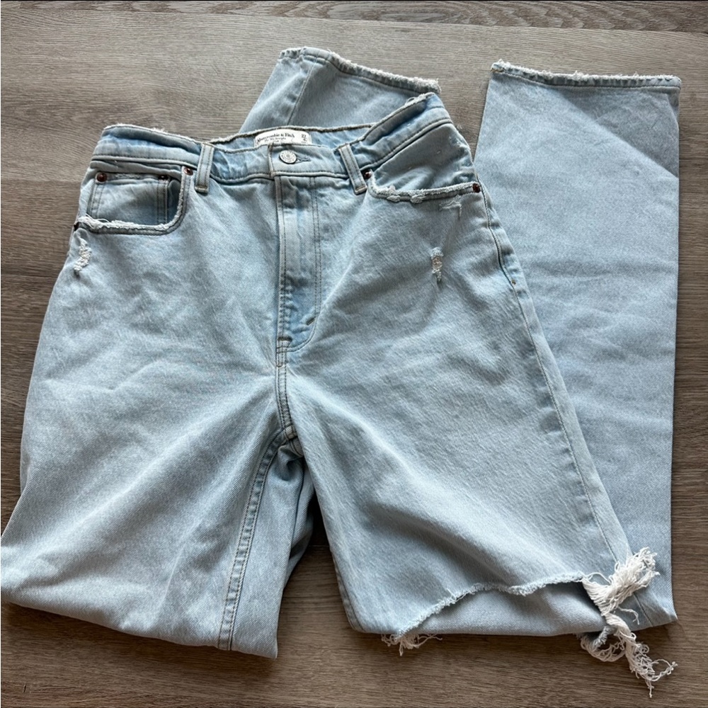 Ultra High Rise 90s Straight Jean size 27/4 perfect condition